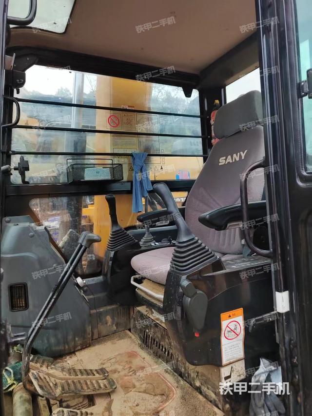 驾驶室整体（整机外观）