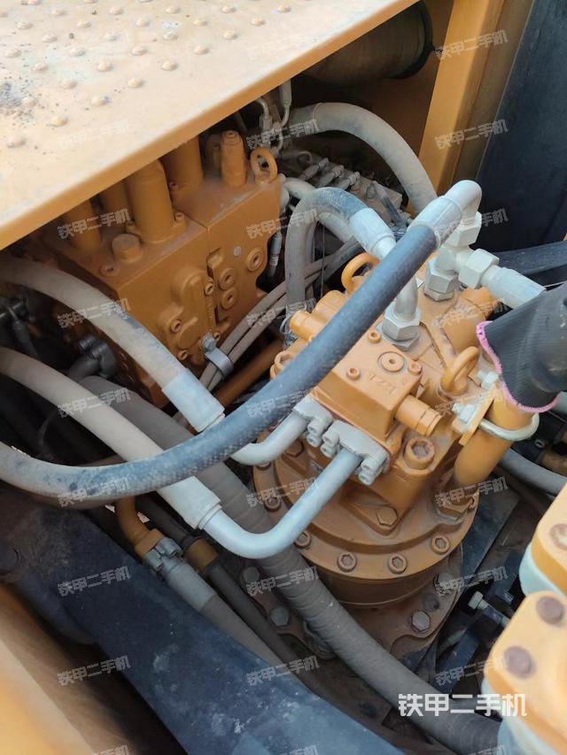 回轉馬達和主控閥（整機外觀）