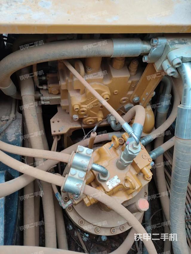 回转马达和主控阀（整机外观）