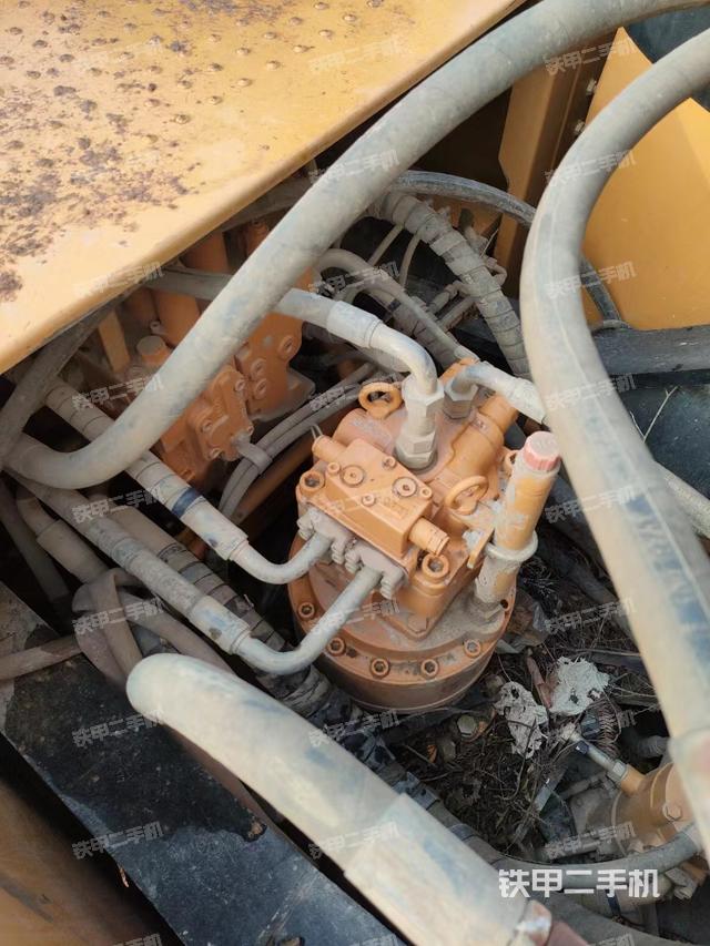 回转马达和主控阀（整机外观）