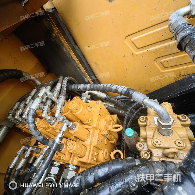 回转马达和主控阀（整机外观）