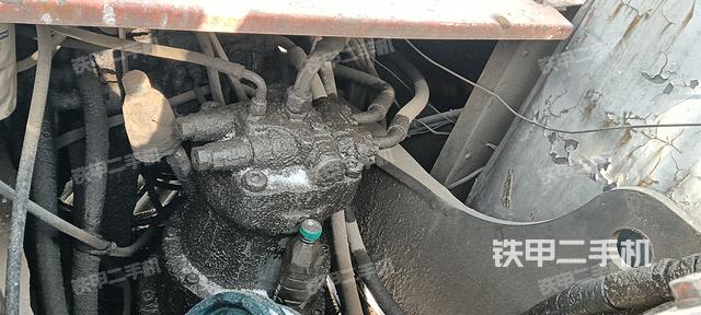 回转马达和主控阀（整机外观）