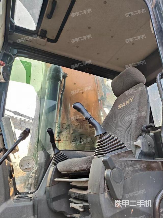 驾驶室整体（整机外观）