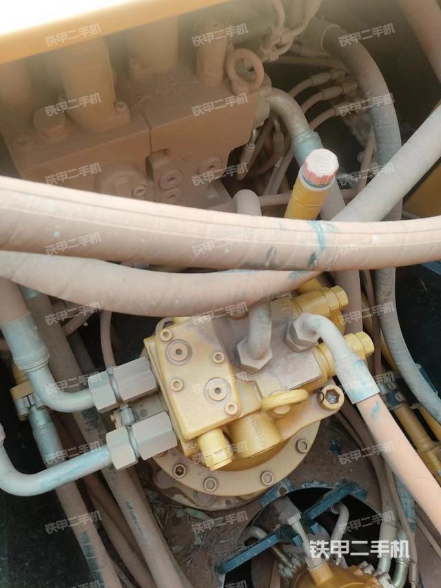 回转马达和主控阀（整机外观）