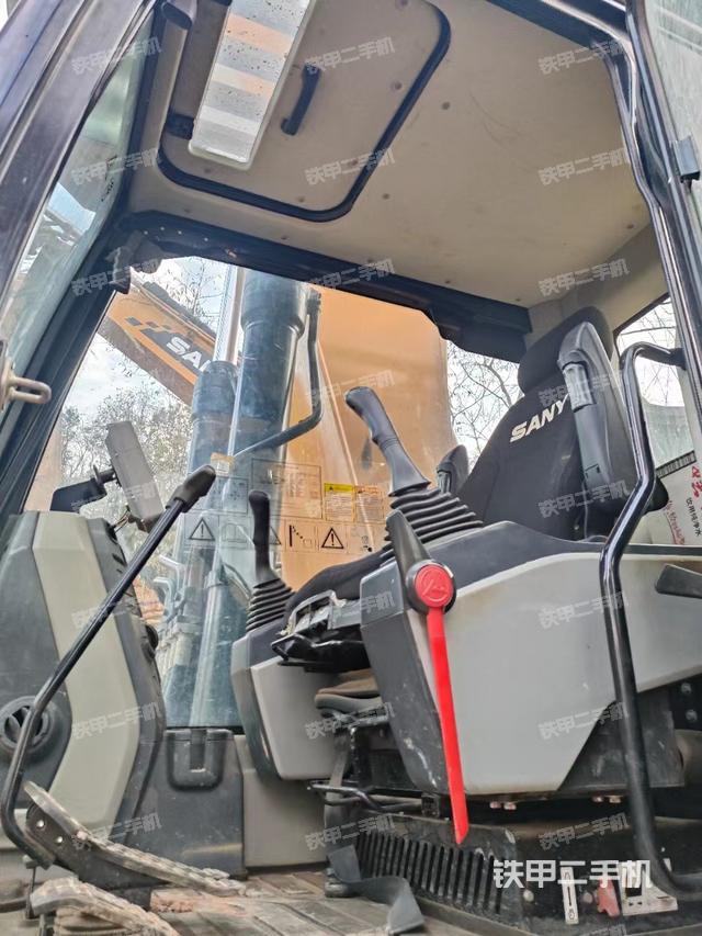 驾驶室整体（整机外观）