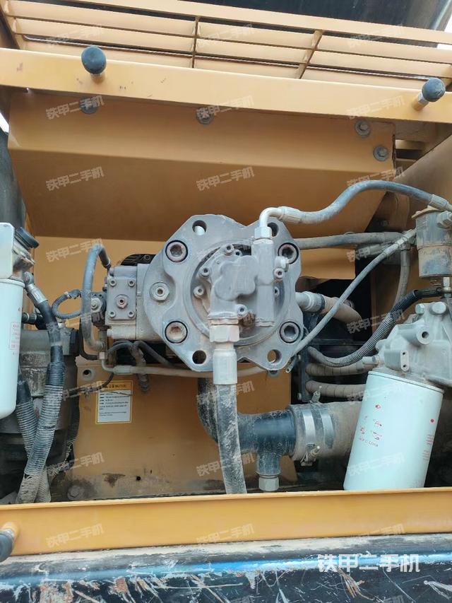 液壓泵艙室正面整體(整機(jī)外觀) 液壓泵艙室正面整體(整機(jī)外觀)