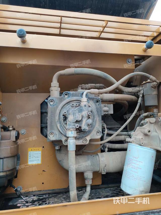 液壓泵艙室正面整體（整機(jī)外觀）