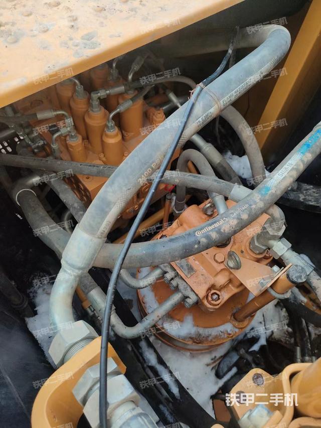 回转马达和主控阀（整机外观）