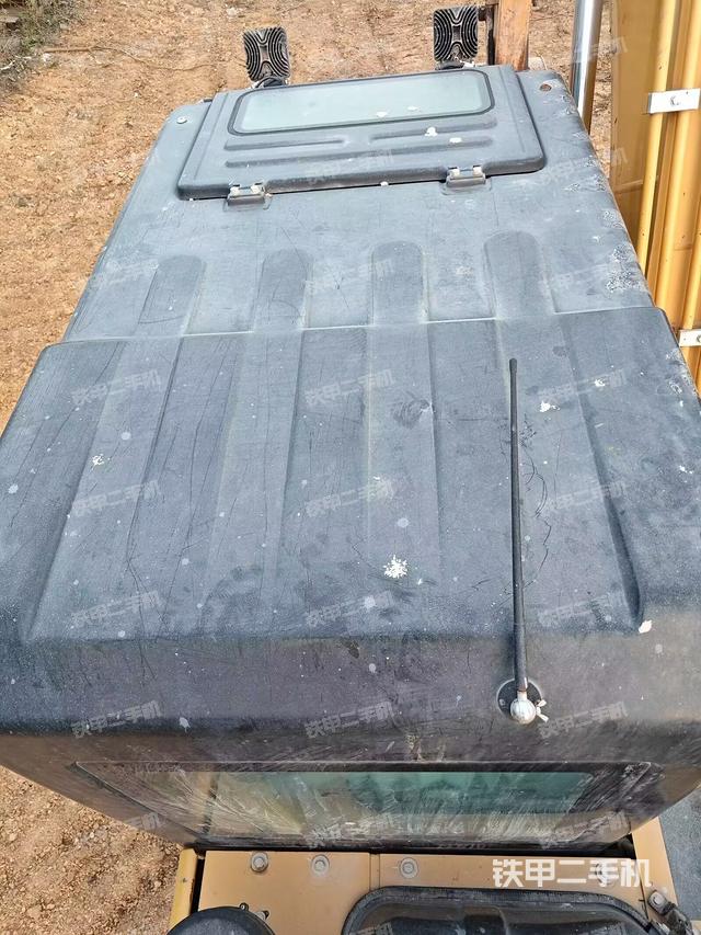 驾驶室顶部（整机外观）