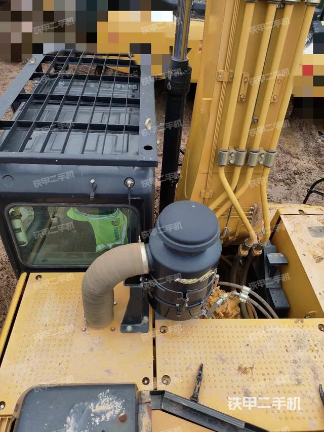 驾驶室顶部（整机外观）