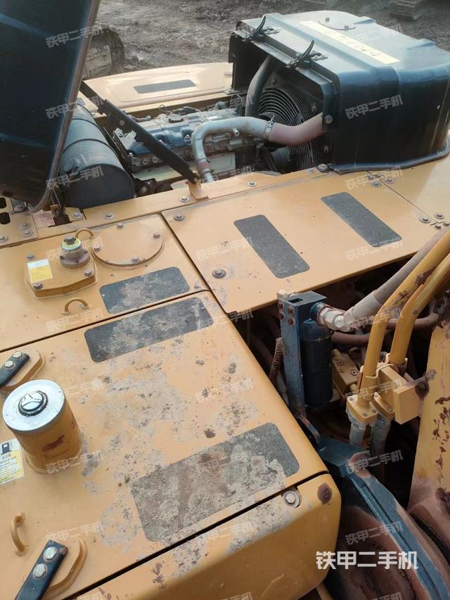 驾驶室顶部（整机外观）