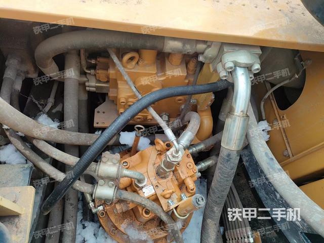 回转马达和主控阀（整机外观）