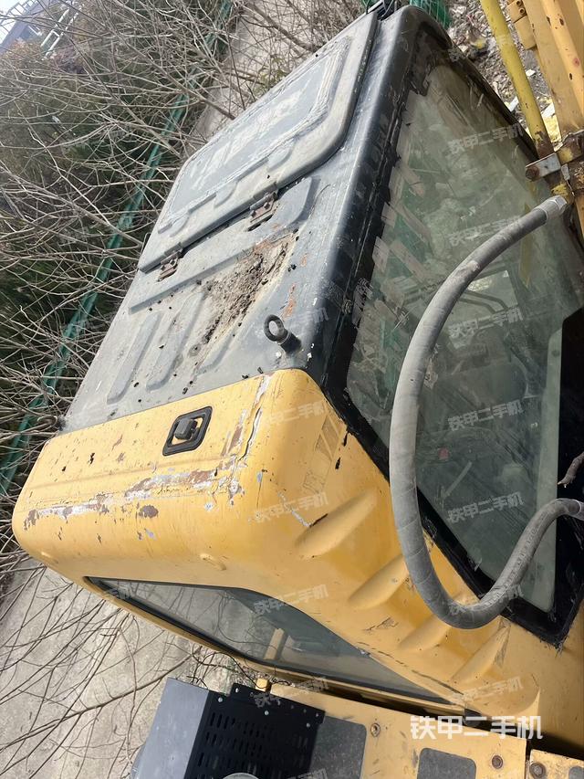 驾驶室顶部（整机外观）