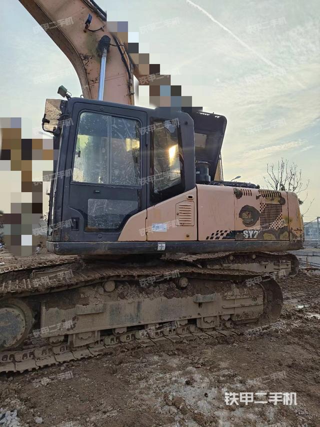 驾驶室顶部（整机外观）