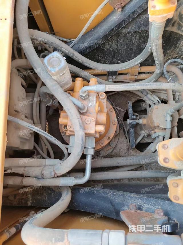 回轉(zhuǎn)馬達(dá)和主控閥（整機(jī)外觀）