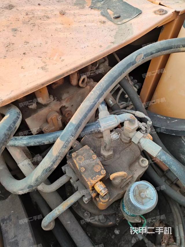 回转马达和主控阀（整机外观）