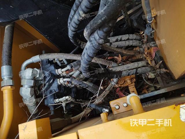 回转马达和主控阀（整机外观）