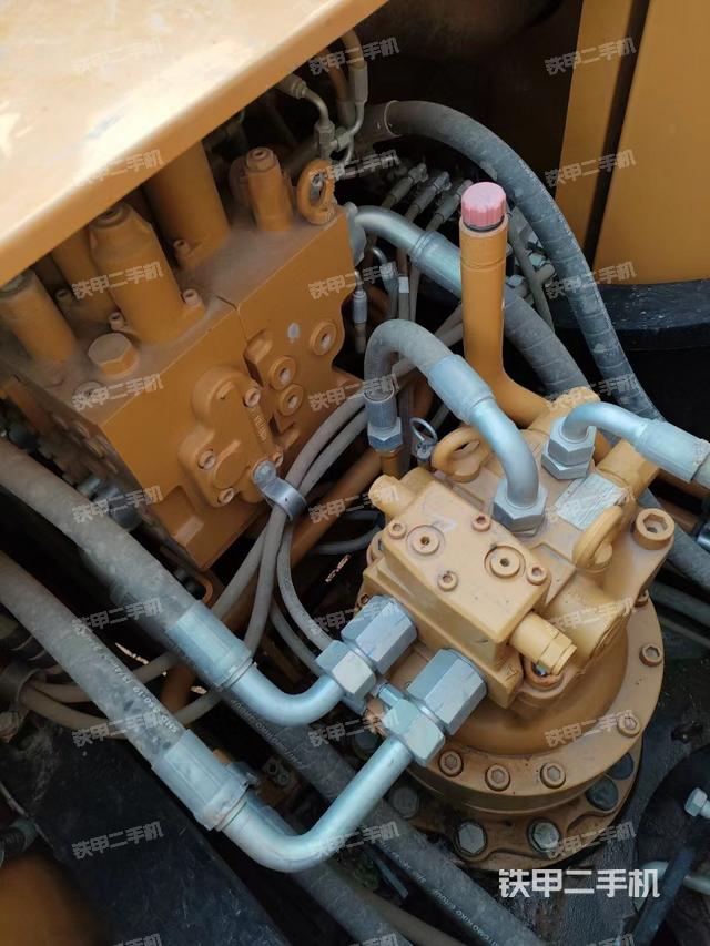 回转马达和主控阀（整机外观）