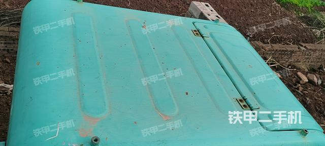 驾驶室顶部（整机外观）