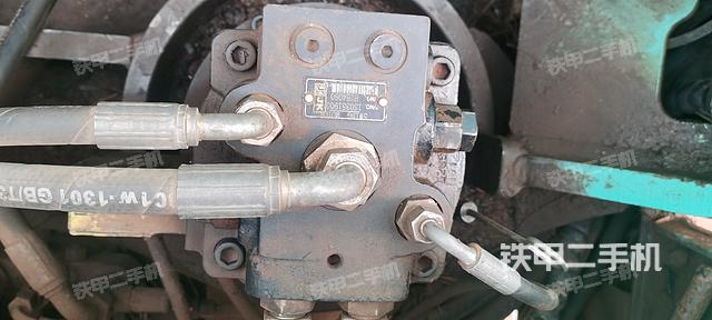 回转马达和主控阀（整机外观）