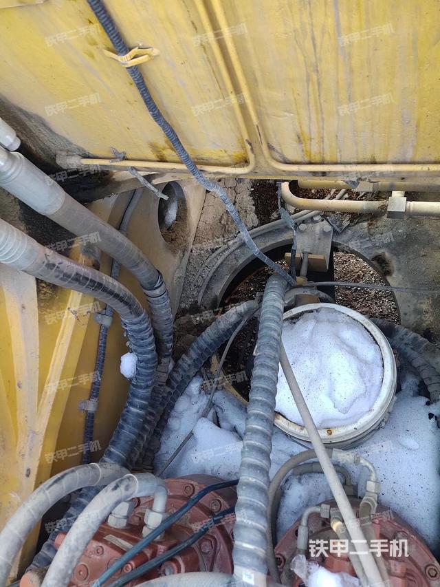 回转马达和主控阀（整机外观）