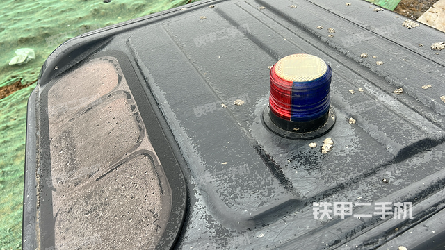 驾驶室顶部（整机外观）