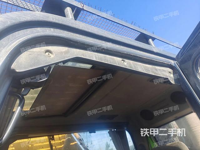 驾驶室顶部（整机外观）