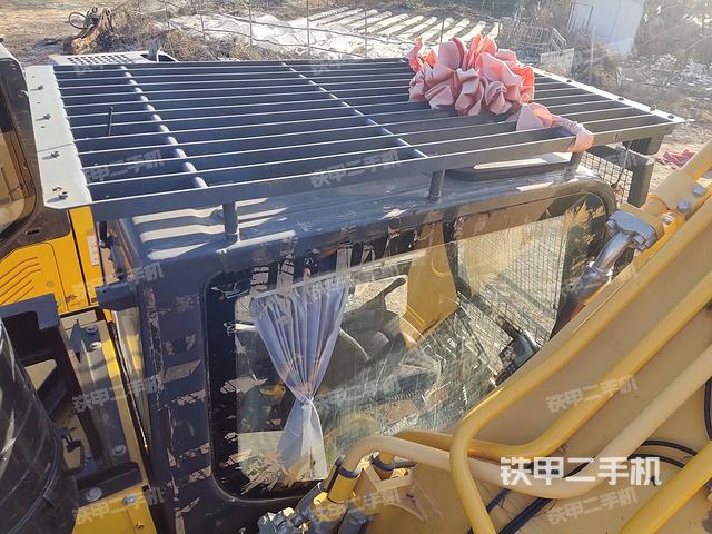 驾驶室顶部（整机外观）