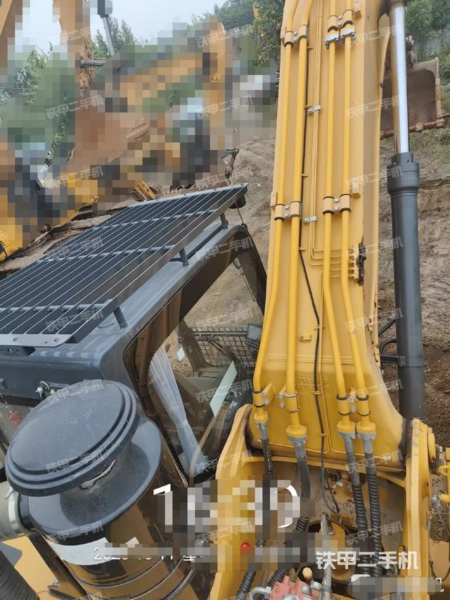 驾驶室顶部（整机外观）