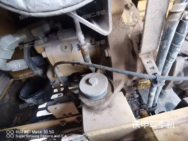 液压泵舱室正面整体（整机外观）