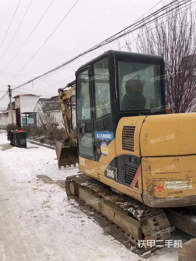 驾驶室顶部（整机外观）