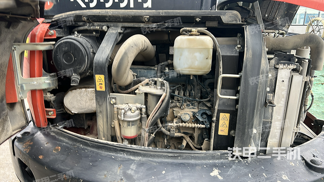 回转马达和主控阀（整机外观）