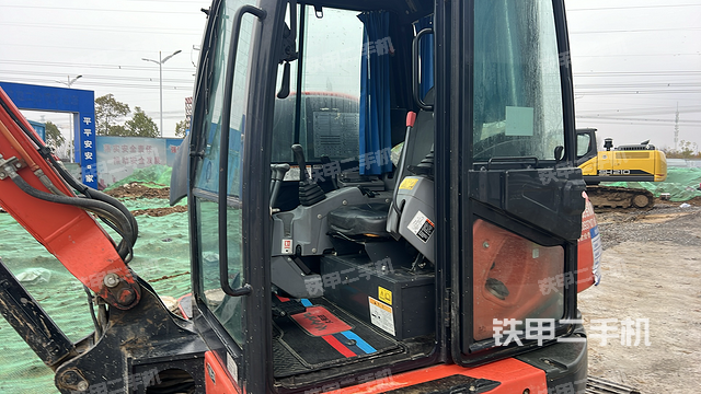 驾驶室整体（整机外观）