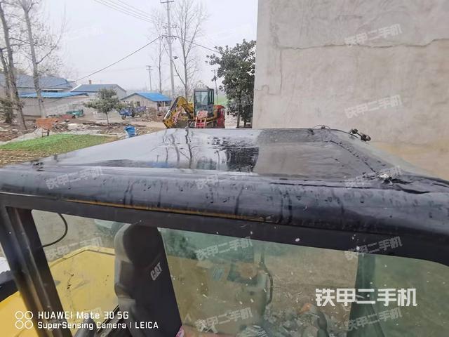 驾驶室顶部（整机外观）