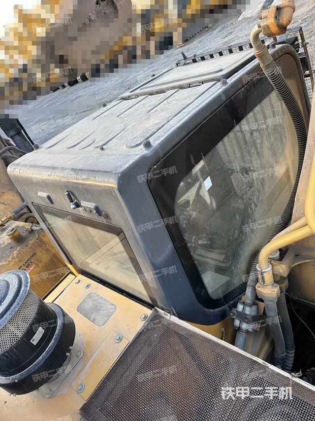 驾驶室顶部（整机外观）