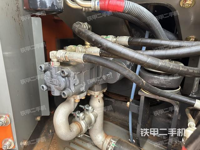 液压泵舱室正面整体（整机外观）