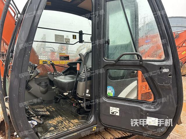 驾驶室整体（整机外观）