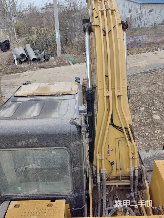 驾驶室顶部（整机外观）