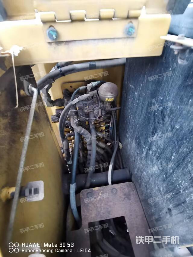 回转马达和主控阀（整机外观）