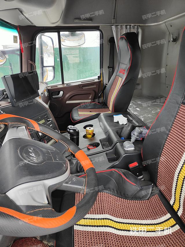 驾驶室操作台（设备外观及核心部件）