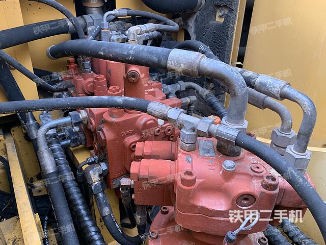 回转马达和主控阀（整机外观）