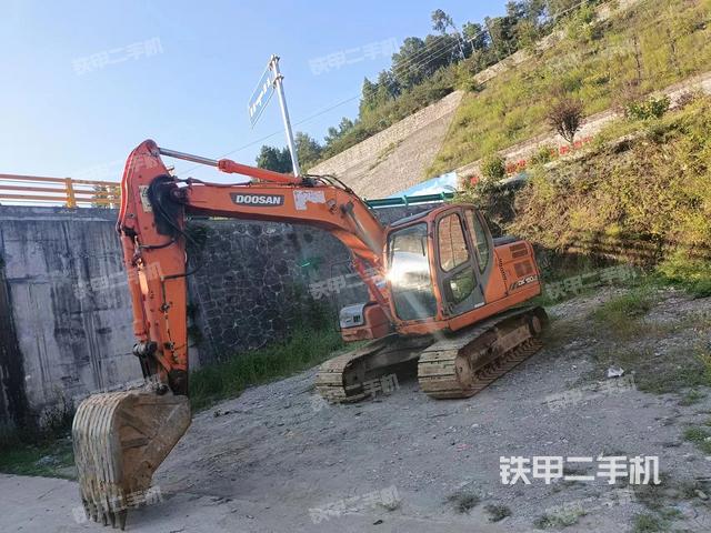 斗山DX150LC挖掘机