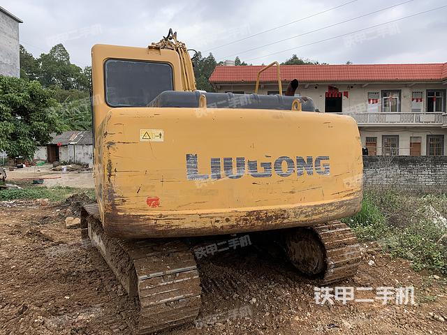 驾驶室顶部（整机外观）