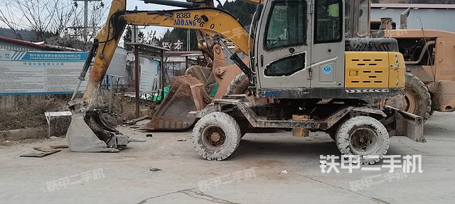 单侧履带整体（整机外观）