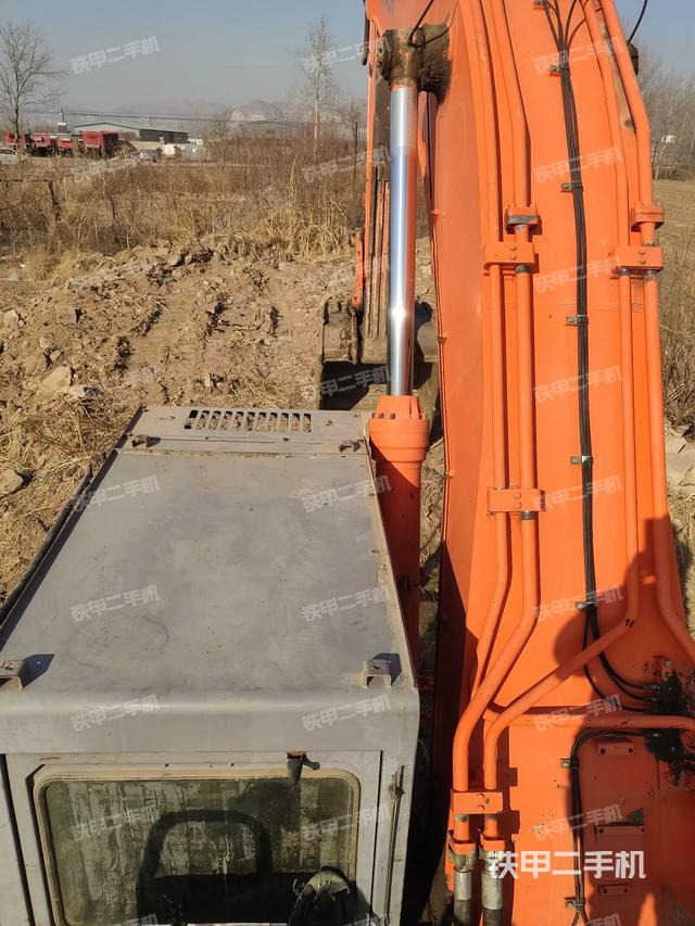 驾驶室顶部（整机外观）