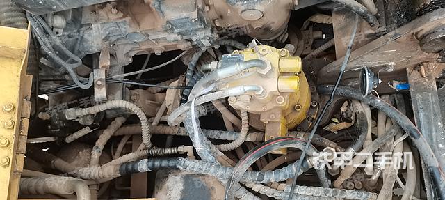 回转马达和主控阀（整机外观）