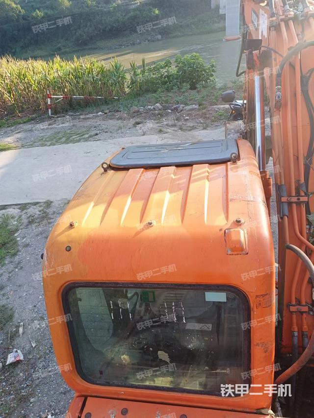 驾驶室顶部（整机外观）