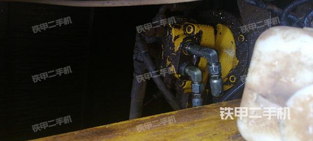 回转马达和主控阀（整机外观）