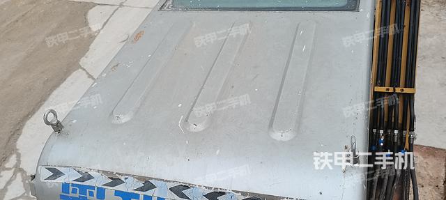 驾驶室顶部（整机外观）