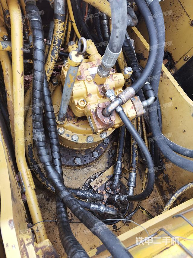 回转马达和主控阀（整机外观）